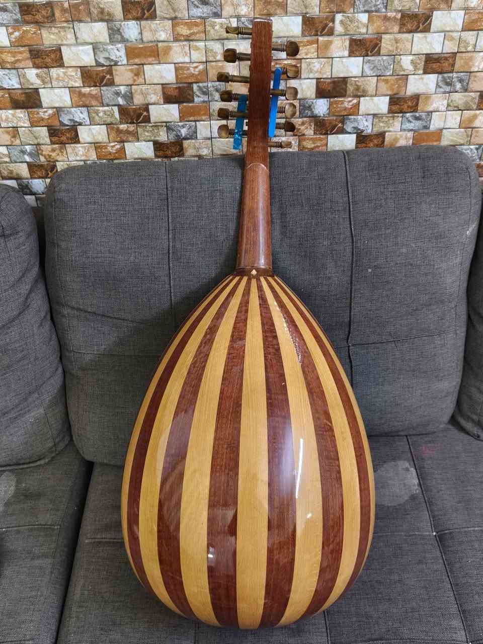 السلام عليكم . زرياب رقم 1 شامي
اوتار لابيلا وعود نظيف 98٪ 

200 الف مكاني شارع حيفا 
***********
