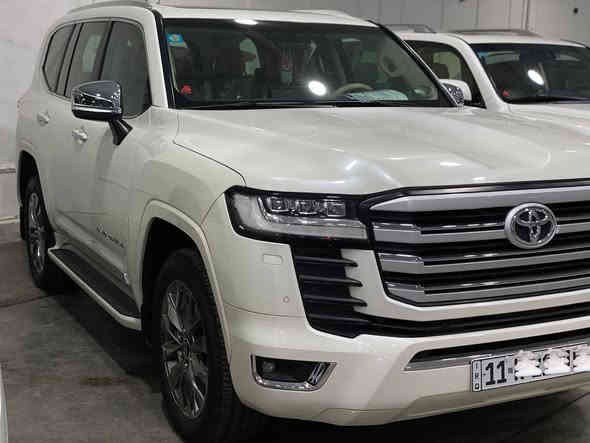 السلام عليكم
لاندكروزر 2023 VX
V6 
فول مواصفات 
و معروفة مواصفات الفي اكس 
بيها ربع البنيد صبغ 
و السيارة مغلفة 
PPF 
و السونار موجود وية الصور 
خير من الله السيارة ما ينقصها شيء 
السعر المطلوب
63٫000 قابل للتفاوض للأستفسار هذا رقم راعيها  ما يقصر وياكم 
***********
بغداد مكانها
