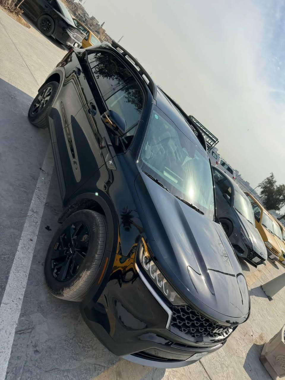 السلام عليكم
مرقم جاهز (رقم بغداد )
كيا سورينتو X-Line 2023 دخول 
٧ راكب  ماشية ١١ كم
محرك ٤ سلندر ٢٥٠٠
بصمة تشغيل عن بعد 
داخل جلد  حساسات  أمامي  خلفي
شحن واير ليس 
اشاير بالمري 
شاشة  كبيرة لمس 
تبريد  قطعتين 
داخل جلد 
تدفئة كشنات 
نظام حفظ المسار  وبعد هواي مواصفات 
صور الحادث موجودة بالمنشور 
السعر  245
موبايل .***********  ابو طيبة / الكاظمية
