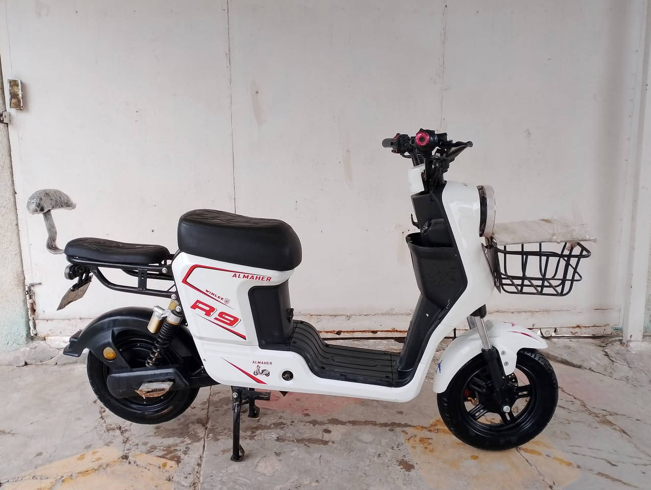 دراجة شحن R9
موديل 2025
5 بطاريات 
امبي ثري 
بصمه 
جهاز انذار مانع سرقه 
نضام رجوع للخلف R 
نضام باركينك
دراجة كاملة 
موجود خاص أو اتصال ***********
