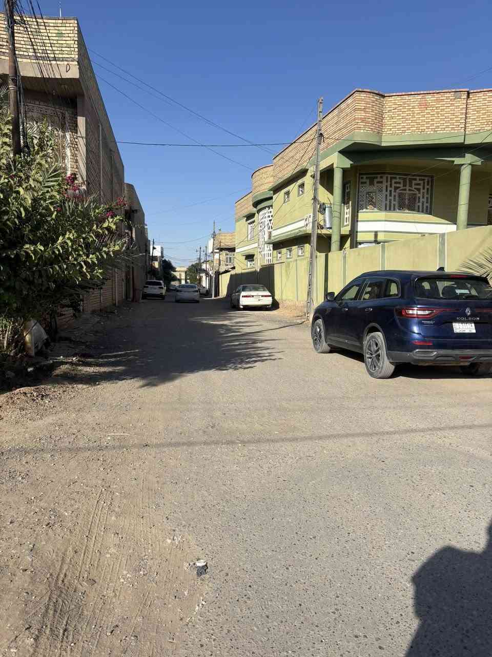 📣 فرصة سكنية مميزة في الكوفة – أرض للبيع في منطقة الكريشات 📣
​للباحثين عن الاستقرار في منطقة مأهولة ومكتملة الخدمات، نعرض لكم قطعة أرض مميزة بموقع ممتاز ومناسب جداً للبناء الفوري.
​📍 الموقع: النجف الأشرف / الكوفة / منطقة الكريشات – قرب شارع المعمل.
📐 المساحة: 160 متر مربع.
🧱 الأبعاد: واجهة (9 متر تقريباً) × نزال (17.5 متر تقريباً) — أبعاد ممتازة ومريحة جداً لتصميم بيت عصري وشرح.
📄 نوع السند: طابو زراعي (إقرار محكمة وسند رسمي جاهز للتنازل).
​✨ مميزات الموقع والمنطقة:
​المنطقة مبنية بالكامل (مأهولة سكنياً) وتتميز بالهدوء والقرب من الخدمات.
​الخدمات متوفرة بالكامل: (كهرباء مستقرة، شبكة ماء إسالة، وشبكة مجاري متكاملة).
​الشارع حالياً مفروش سبيس (جاهز للتبليط مستقبلاً).
​💰 السعر: مناسب جداً ويُناقش مع المشتري الجاد بعد المعاينة (من المالك مباشرة وبدون وسيط).
📸 الصور المرفقة تُظهر واقع القطعة والمنطقة المحيطة بها.
​📞 للاستفسار، المعاينة، أو التواصل (اتصال أو واتساب): [***********]
