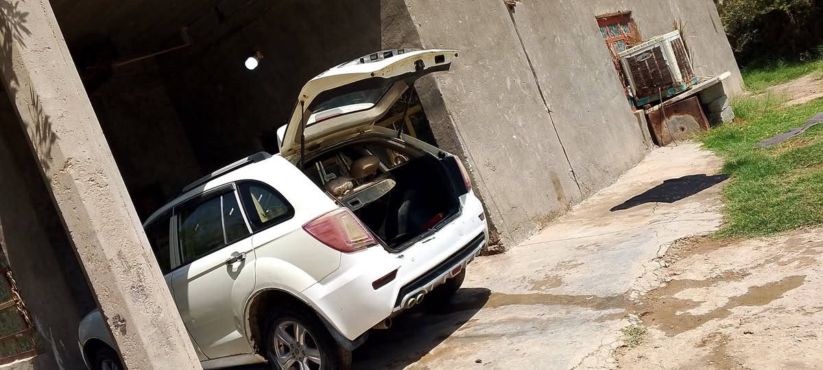 سلام عليكم سياره نيفان موديل 2012 اللبيع الاستفسار  على رقم///***********
