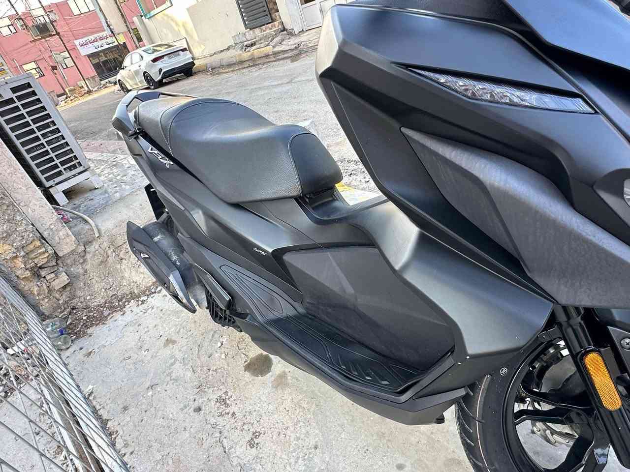 للبيع سيام كوري موديل 23 جديدة بمعنى الكلمة
دسك امامي وخلفي
نظام اي بي اس
تدفئة بالليدات 
لايت زنون عالي ناصي
بيها مانع سرقة يصير داخل الجنطة هو بلادي مالتها
سعرها 17 وبيها مجال قليل
*********** اتصل وتدلل
