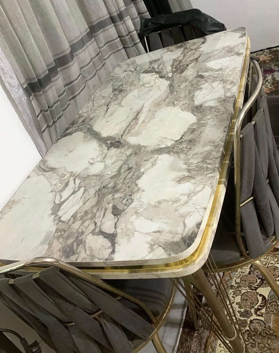 #بيع_مستعجل📌👇🏻
ميز و (٦) كراسي للبيع نظيف مثل الصور💯
العنوان #بغداد_حي_الجهاد📍للمزيد مراسلتي✅👍


**إذا كنت صاحب هذا الإعلان وتريد حذفه لأي سبب، رجاءا أرسل رسالة إلى الدعم الفني**