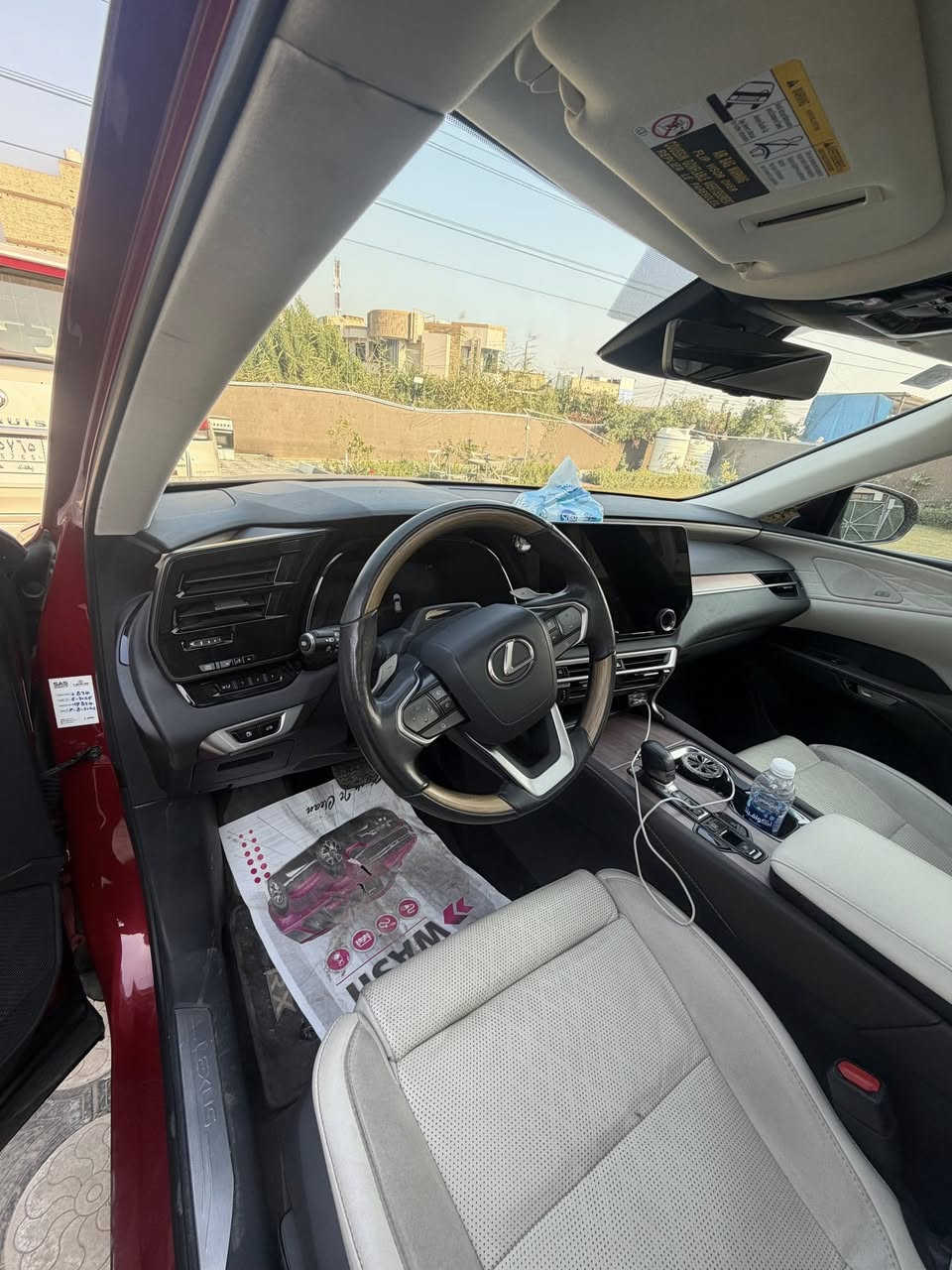 سلام عليكم لكزز للبيع rx350  وارد امريكي موديل 2023 بيهة باب و جاملغ  مبدل التفاصيل التصال***********
