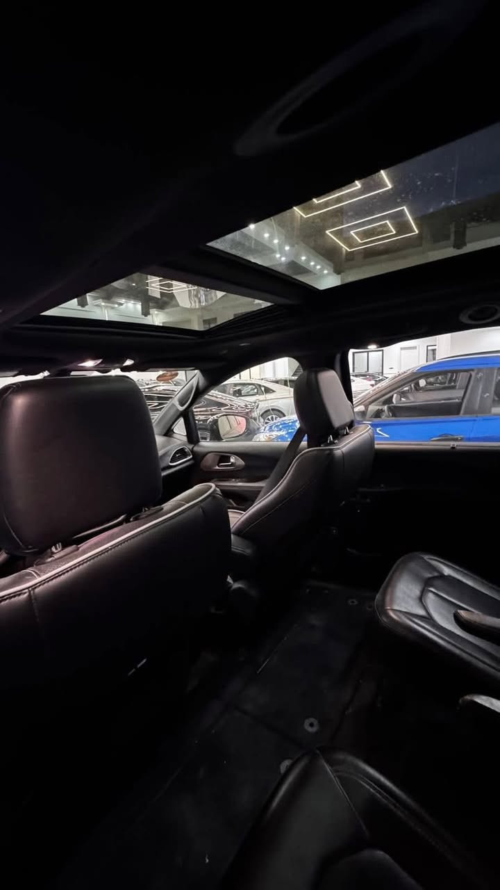 السلام عليكم كرايسلر باسفيكا ٢٠٢٣ S فووول مواصفات ١/١ بانوراما دخول جديد مرقم اربيل ترقيم جديد وكالة تحويل بشرط خمس كاميرات كشنات كهرباء تدفئة وتبريد بالكشنات خزن رادارات ٣٦٠ درجة مشي قليل ماشيه ٢١ ألف  حادث قطعتين تبديل بنيد قبغ صندوك جاملغ خلفي  بي شويه صبغ صور حادث ع الواتساب ***********  سعر ٢٢٠ ورقه بي مجال قليل للشراي
