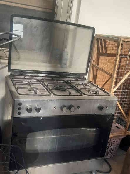 طباخ 5 عيون للبيع فرن شغال
***********
