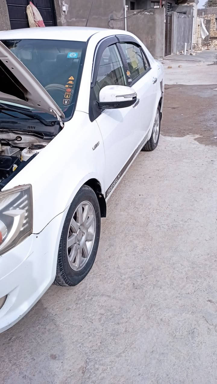 سلام عليكم جيلي موبل موديل 2013رقم بغداد إنكليزي بسمي مكينه كير خير من الله تبريد شغال سعر 55اوبيه مجال المكان ‏‪0782 615 4591‬‏
