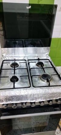 طباخ • نضيف • ٤ عيون