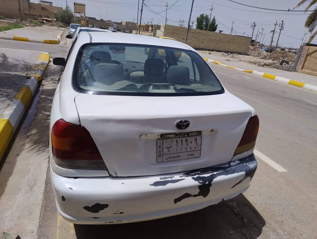 السلام عليكم بعد إذن الادمن
للبيع فقط 
تويوتا إيكو خليجي 
م/ 2003 
لون ابيض 
محرك 1500 بيه تبخير 
الحالة موجودة بالصور 
داخل نضيف جدا 
جام اوتماتيك 
كير اوتماتيك بحالة جيدة 
السعر 45 $ وبيها مجال 
مكان السيارة واسط الصويرة 

للتواصل ***********
