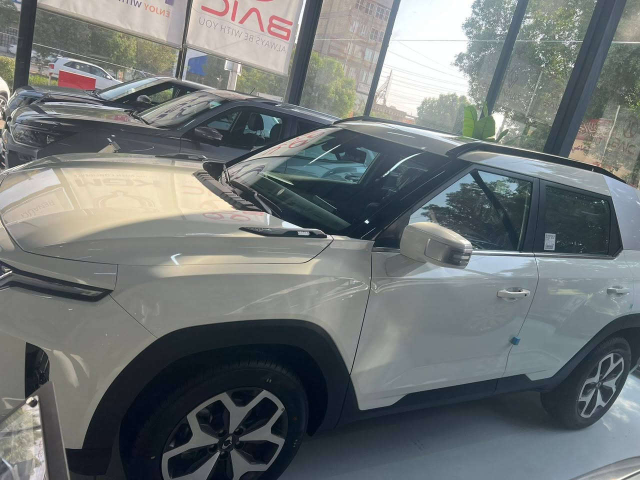 (تم تنزيل السعر بسبب الظروف) 

جديدة بوضع الزيرو.. 

««كوري الصنع»»       KGM
 سياره توريس زيرو موديل 2024 فول
 
اهم المواصفات: 
1فتحه
2بصمه ترحيب عن بعد
3رادارات
4كامره خلفيه HD
5حساسات خلفيه اماميه جوانب
6جنطه كهربائيه
7كشنات كهربائيه تبريد تدفئه السائق والركاب
8منضومه LED كامله
9شاشات عرض وتحكم اثنين بحجم كبير
10مرأه جانبيه قابله لطي
11محرك تيربوا
12مثبت سرعه 
13مثبت مسار
14سايد بريك بصمه
15تحكمات استيرن جانبين وتدفئه تبريد
16 الوان داخليه اناره غرفه العجله
17مقاعد جلد فاخره
18 عرض نسبه الاطارت بالشاشه
19شاشه اعطال كامله

    (ضمان مكينه وگير وكهربائيات) 

 حره بدون رقم تترقم اي محافضه..

السعر ٢٣٠ وبيه مجال وترهم مراوس.. 

مكان السيارة : النجف

رقم صاحب السيارة ***********
