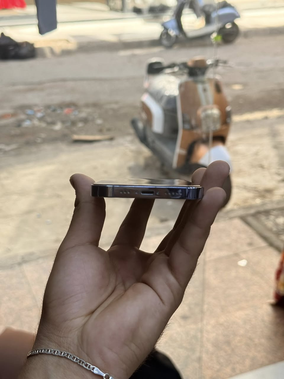 ايفون 13 برو فقط
للبيع ايفون 13 برو فقط نضيف ما مفتوح
ذاكره 256 
بطاريه 85
الموبايل يجي وياه گيبل شحن اصلي وكاله
وكارتونه الموبايل
الموبايل نضافه 100‎%‎100
للأستفسار 
*********** للشراي بس بيه مجال
