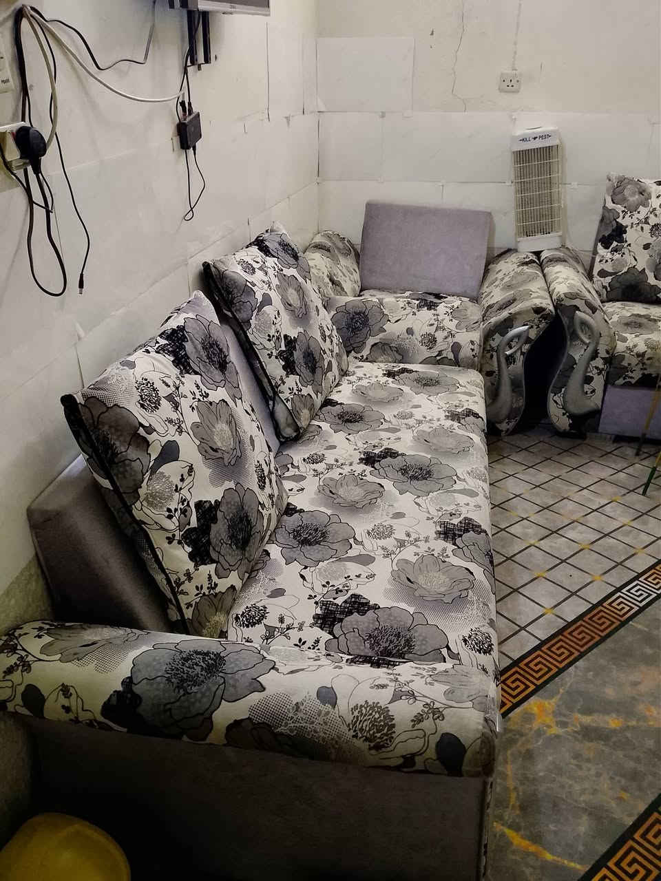 مكلف بالنشر
تخم 10 مقاعد للبيع مع كوشاته نظيف جدا سعره 250 الف وبيه مجال الاتصال على الرقم *********** العنوان كربلاء الطاقة شارع المدارس
