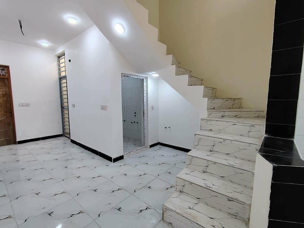 بيت للايجار🏠  50 متر الايجار سارع بلحجز سعره مناسب 

مقابل ملحق قريه الغدير قرب اسوق تلعفر عمود 335

📍 الموقع: محافظة النجف الأشرف

بيت 50متر بناء جديد تانكي وصخان بي لبيت كامل معايزه شيء خط مولد بي لبيت  جاهز للسكن

🟠 تصميم الخارطة : 

غرفه  - صالة  -صحيات  -مطبخ - منور 
سطح مطبك شتايكر 
ــــــــــــــــــــــــــــــــــــــــــــــــــــــــــــــــــ
او من خلال الارقام التالية

 ***********
