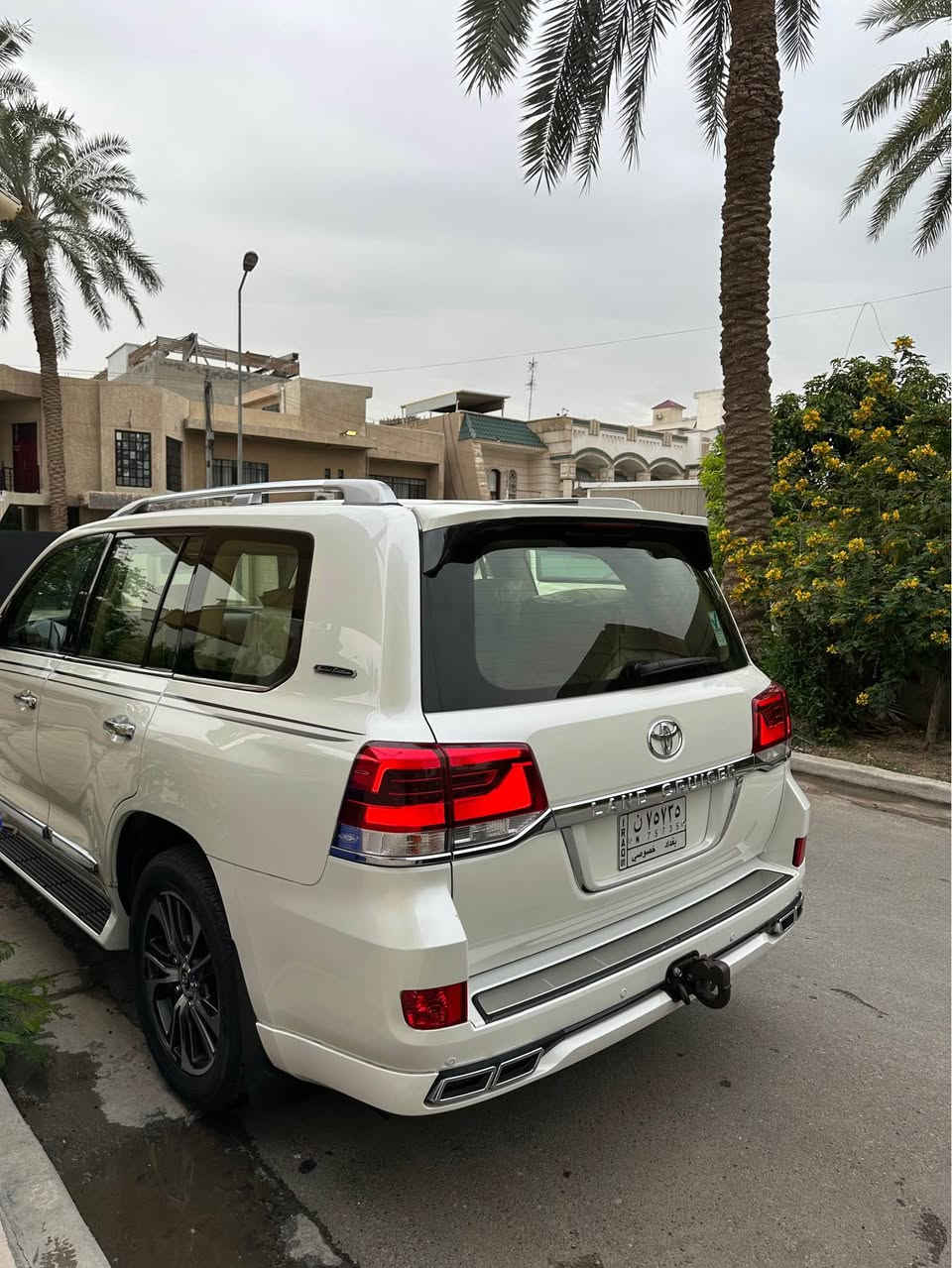 سلام عليكم 
لاندكروز GXR 2020 (ساز اصلي) 
السياره كفاله من الصبغ والتبديل 
ماشيه 50k
مغلفة ppf بلكامل 
  
رقم بغداد  تحويل مباشر ب اسمي السيارة

فول مواصفات

سلايد روف وبصمة 
كراسي كهرباء 
كشنات جلد 
شاشات كبيرة بلاد 
حساس خلفي وامامي 
جنطة كهرباء 
تحكم ستيرن جهتين
مري شفط 
 تشغيل عن بعد 
اشاير ترحيب
حساسات امامي وخلفي 
شاحن لاسلكي( واير ليس ) 
  8 ايرباك 
دبل ماوس 
كامرة خلفية 
نظام ABS 
ثلاجة 
لايت زنون كشافات
ويل كب كروم حجم 20
حجم المحرك: 6 سلندر
بصمات عدد 2
زراك لايت
عده وغراض الشركه وبصمات على وضع الشركه

مكاني السياره بغداد الحارثية
السعر 540
*********** 

 781 804 6715 بغداد, العراق
