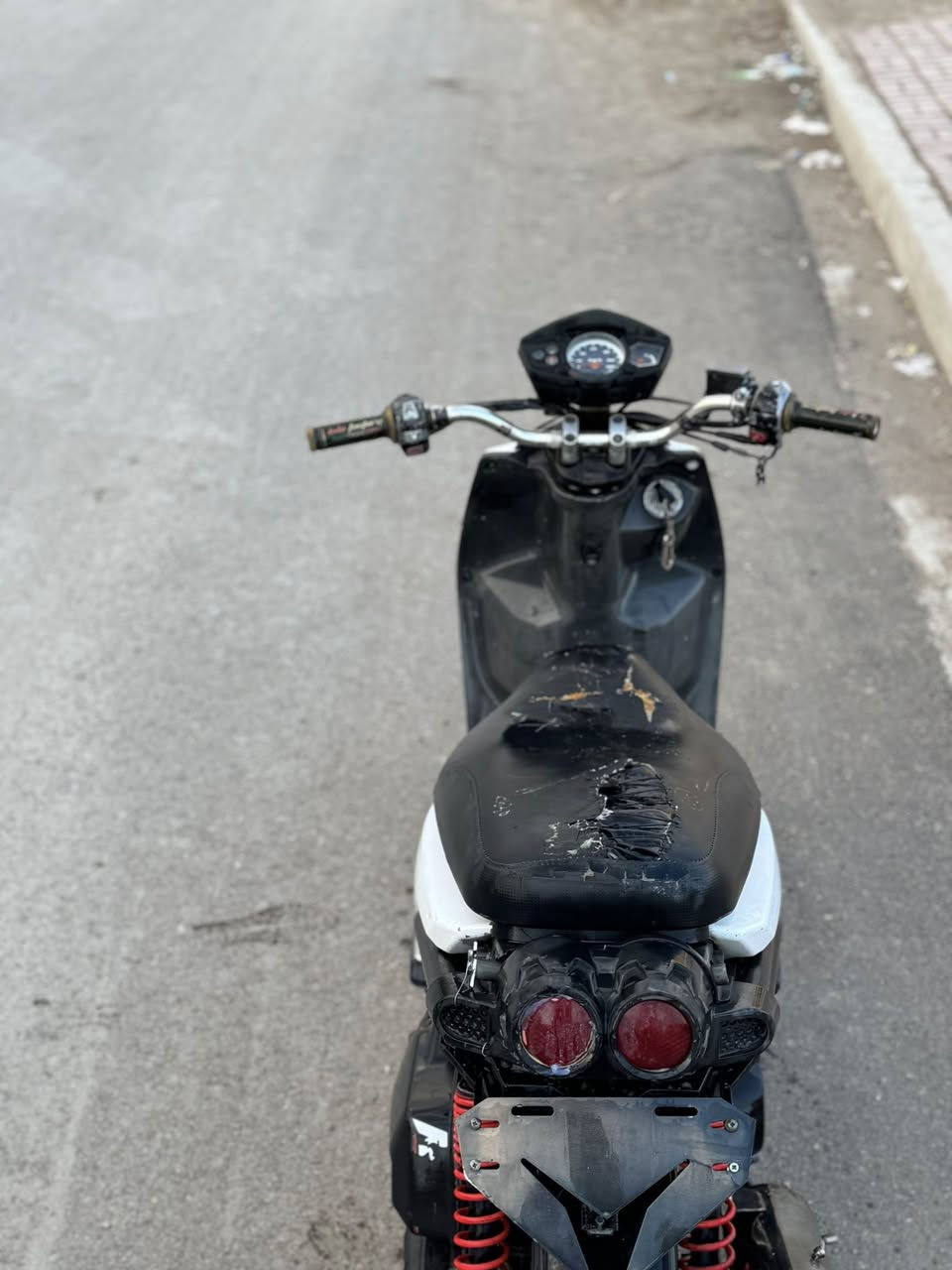 سكنس جبلي بلاد مختمه  صرنصه رياضي صجمبه تايرات جديده يحتاجلها فقط القبغ الي يم البانزين ودوشمه الكشن فقط  دشبول طوافه بانزين كلها شغاله 
مكاني بعقوبه يم فلكت الامين 
***********
