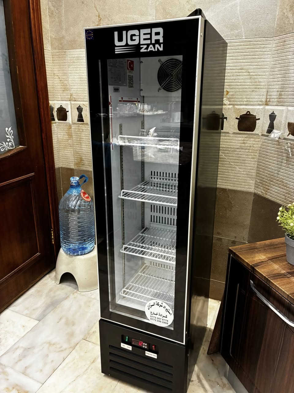 براد طول متر و نص تقريباً و عرض قدم (٣٠) سانتيم و نزال قدم (٣٠) سانتيم بيهة لايت جانبي طولي تبريدهة قوي و استعمال قليل جداً جداً السعر ٢٧٠ مكاني العراق بغداد


**إذا كنت صاحب هذا الإعلان وتريد حذفه لأي سبب، رجاءا أرسل رسالة إلى الدعم الفني**