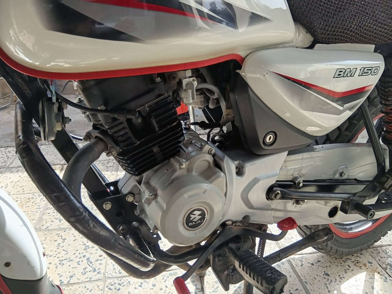 السلام عليكم بوكسر 22طابه عل23مرقمه دراجه شوفت عينك نضيفه
سعر 2350وبيها مجال حك جيه 
ماشيه ١٧الف وطك لقمجي مال كيلو متر 
ناعمه وحلوه 
مكاني زعفرانيه 
***********
