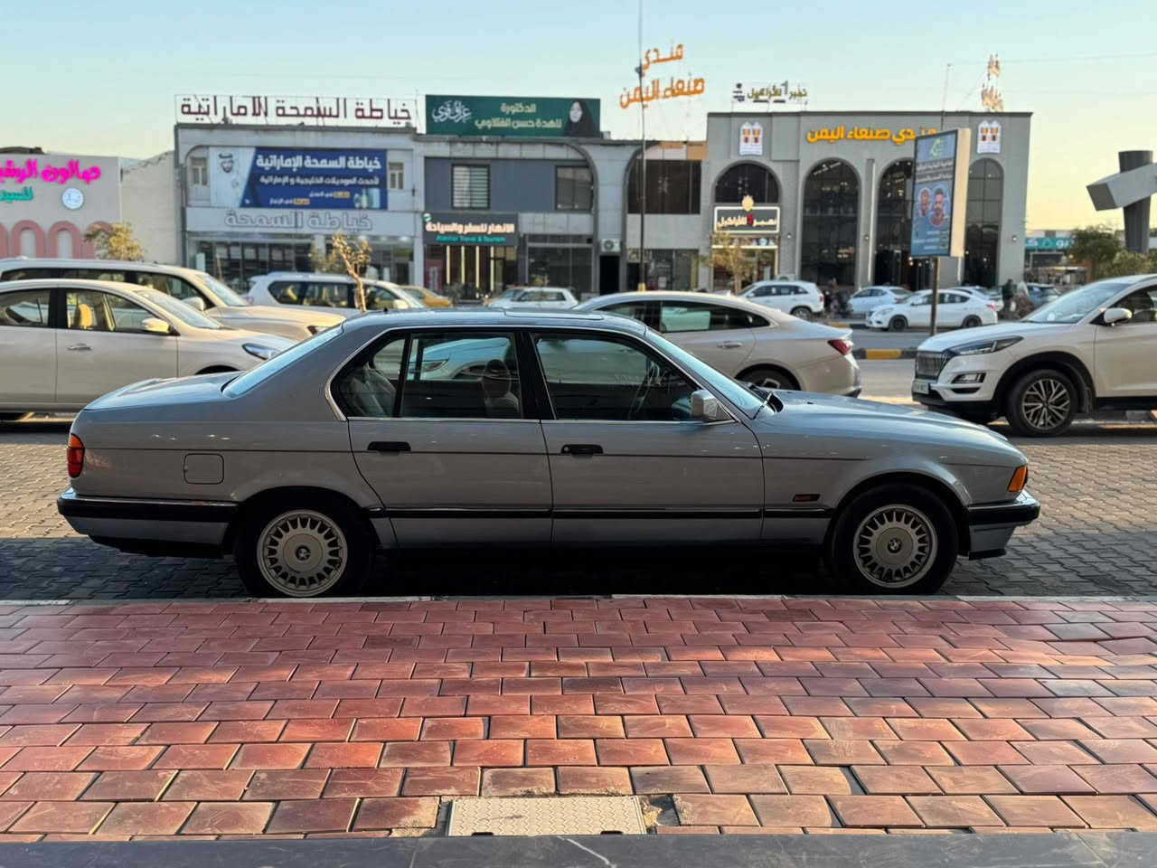 السلام عليكم . شباب bmw موديل 1990 رقم صدامي السياره حلوه ونصبتها تخبل جاهزه من كلشي مكانها النجف الاشرف مكفوله من الحادث مصبوغه عام جماليه فقط السعر 65 ورقه للاستفسار ***********
