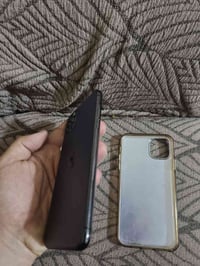 آيفون ١١ برو ماكس • ٢٥٦ • بطارية ٨٥