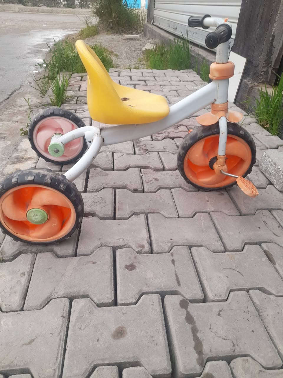 السلام عليكم متاح باسكلات الأسود حجم ١٢ نظيف وكامل من كلشي اي نقص مابي ٢٠ الف وثلاث تايرات الواحد ١٠ الف بعقوبة التحرير ***********
