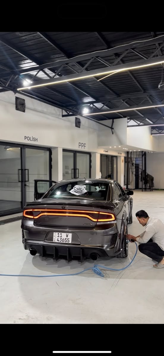 جارجر 2019 Rt اصل رقم بغداد بااسمي
مواصفات الارتي العاديه 
السياره عليها كت وايد بدي وشوته هدرز  عليها لايتات متغير وسقف روز رايز الداخل كله تغطيس  
مسويلها حمام وبولش قبل اسبوع يعني سياره مناقصه شي 
اربع قطع صبغ والبنيد مبدل مالته 
سعر السياره 170 ورقه وبيها مجال 
*********** مكان السياره بغداد اليرموك
