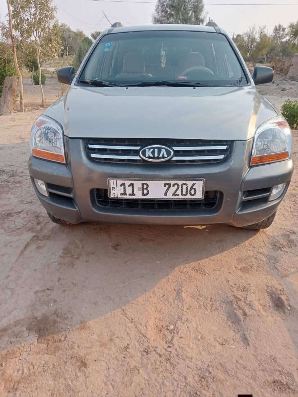 سلام عليكم سبورتج موديل ٨وارد امريكي ضربتها بس خشم البنيد.  مقدار أربع اصابع ومصبوغه حزام جماليها مكفوله من ضربه القويه والكلبه ودحجه حداديه ورا وكدام جديد تايرات جديد مكينه وكير كفاله مكينه ٦سلندر تبريد تدفئه فول فور ويل سعر 105وبيها مجال حق جيه مكاني الديوانية 
اتصال ‏‪***********‬‏
