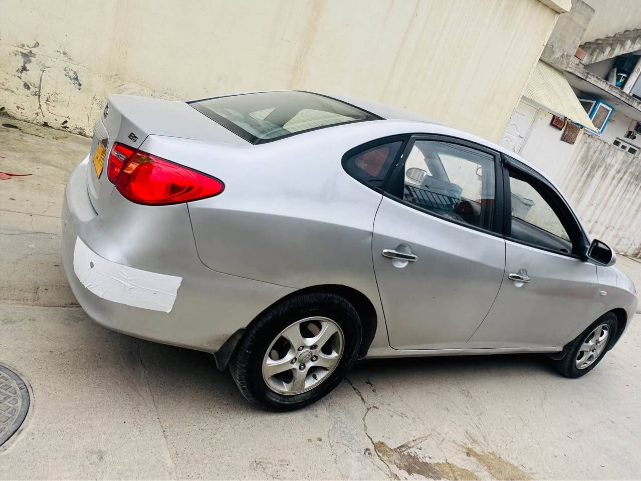 هۆندا ئاڤانتی 2010
ئیکۆ لایت رەش لێزەری سێ گێچ حاسا
گێر و مەکینە و تەبرید و خایس و کەڤەر گۆراو و دەعم و لێدراوی بەشەرتە  خایسی نیە
نرخی خوار بازار 
٤٨ گەڵا و کەمێک مجال
***********
شوێن چوارقورنە رانية, السليمانية
