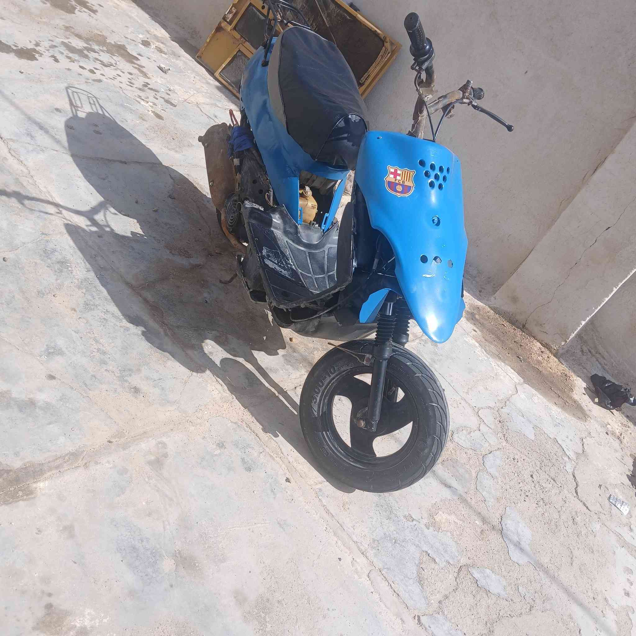 سلام عليكم دراجه 9زروف ما مفتوحه شرط نص هندر تشتغل  نضيفه شرط الفحص شلعه ونعومه بل مكينه الرقم *********** للاستفسار
