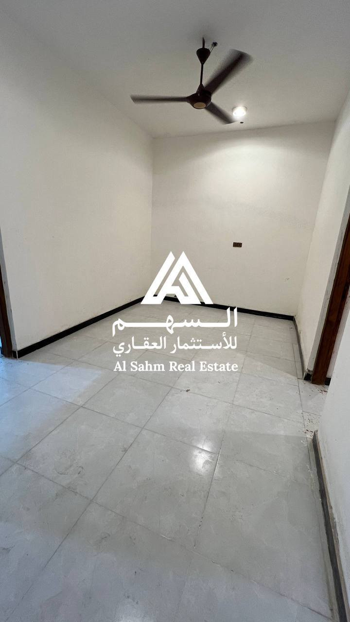 🏛️ شقه للايجار طابق اول 🏛️
في الجبيله بناء حديث موقع ممتاز

تحتوي غرفتين منام صاله مطبخ صحيات

تصلح سكن طلاب او موظفين

سعر الايجار 600 
***********
