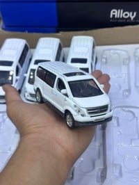 🚐 نموذج هيونداي ستاركس حديد بالكامل  ✨ حجم ١٥ سم تقريباً 🔊 صوت + ضوء 🚪...