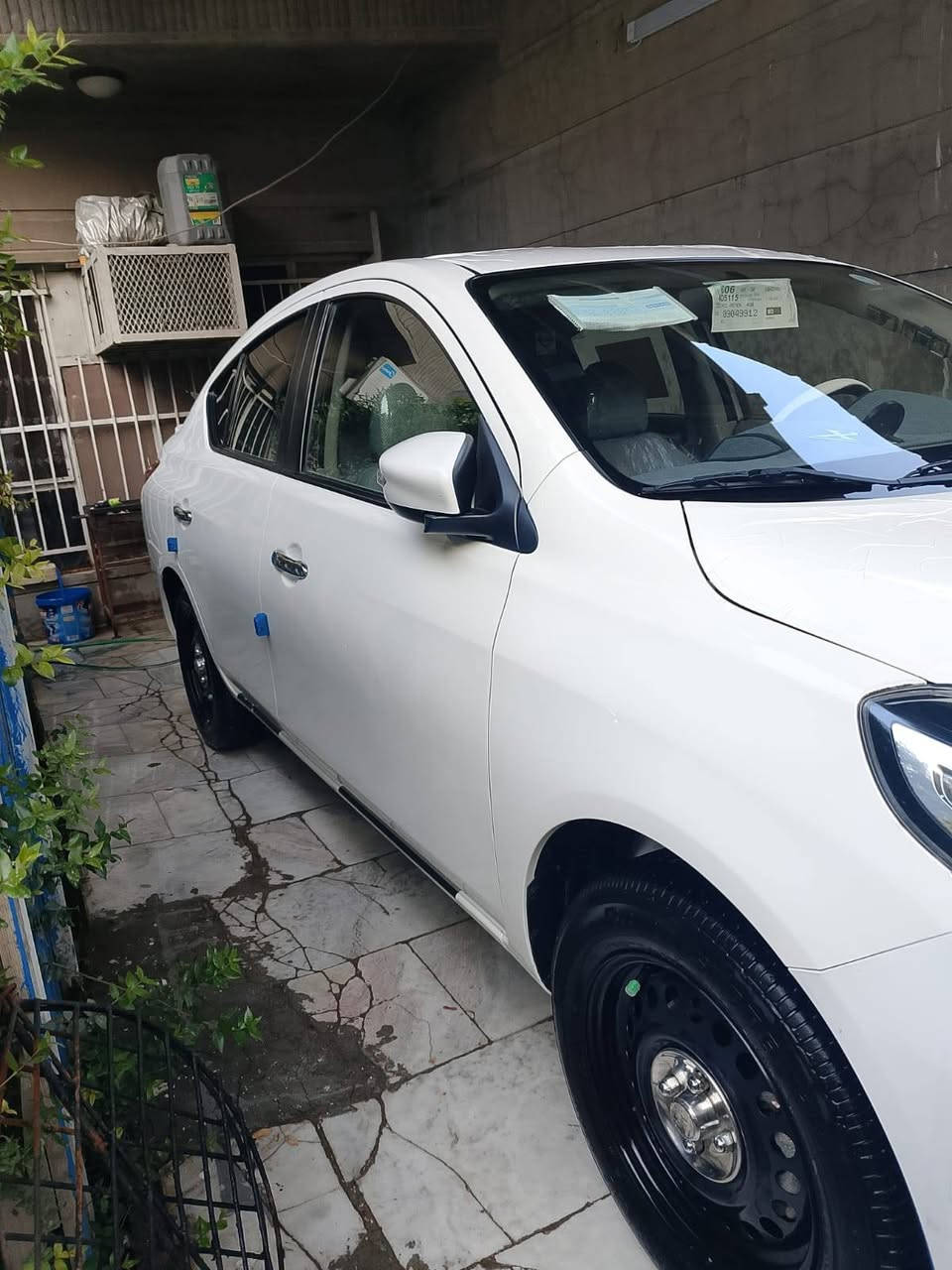 24 سني مكفوله بيها بارد بالباب شويه وبالجملخ
السعر 122//. ***********
