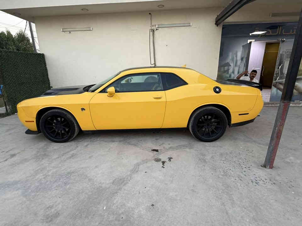 جالنجر 2018 SXT 
حادثه دعاميه وراس شاصي بي تعديل الايمن  
ماشيه 74 الف عليهه تزويد وفول هوائيات وايضاً وايت بدي موجود مالتها وصبغ جاملغين سعرها 165 ورقه وبيه مجال 
مكاني بغداد الدورة للاستفسار ***********
