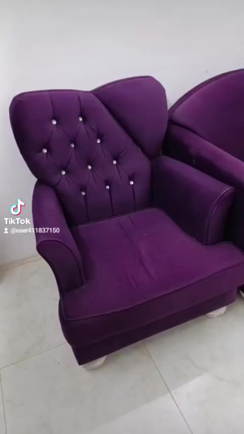 تخم للبيع ٨مقاعد مقاعد تركي اصلي السعر ٢٥٠ العنوان الرشاد قرب فلكة حجي مهدي رقم صاحب التخم ***********ملاحظة اني مندوبة مبيعات شعندك اغراض دزلي ابيعة بعمولة بصيطة
