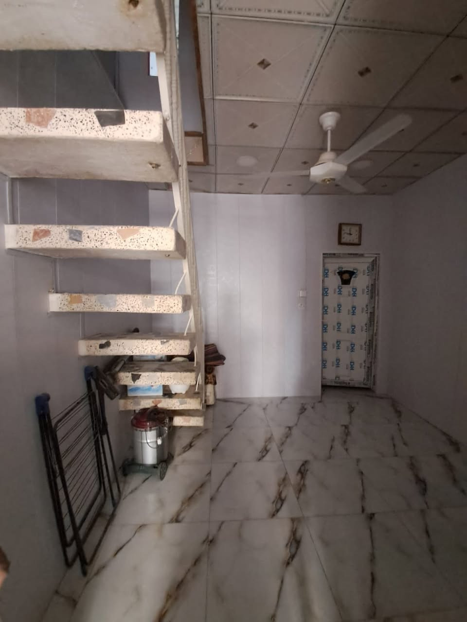 للبيع بيت في كربلاء الچاير قرب جامع الامام الهادي 50 متر اقرار محكمه سند طابقين مع الاثاث للاستفسار اكثر الاتصال على الرقم ‭0781 980 2915‬
