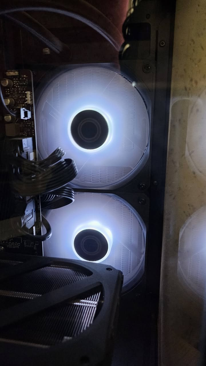 مبرد مائي للبيع
Cooler master 240Mm
مبرد جيد ويتحمل معالجات i7 او رايزن7x3d لحد ال٢٠٠ واط
ابو الفانين مستخدم ٣ اشهر فقط
سبب البيع تغيير الى مبرد ٣ فان
السعر ٧٥ قفل بدون تعامل رجاء المبرد اخو الجديد وبي باكيته وضمانه وكل ال ادبترات.


**إذا كنت صاحب هذا الإعلان وتريد حذفه لأي سبب، رجاءا أرسل رسالة إلى الدعم الفني**