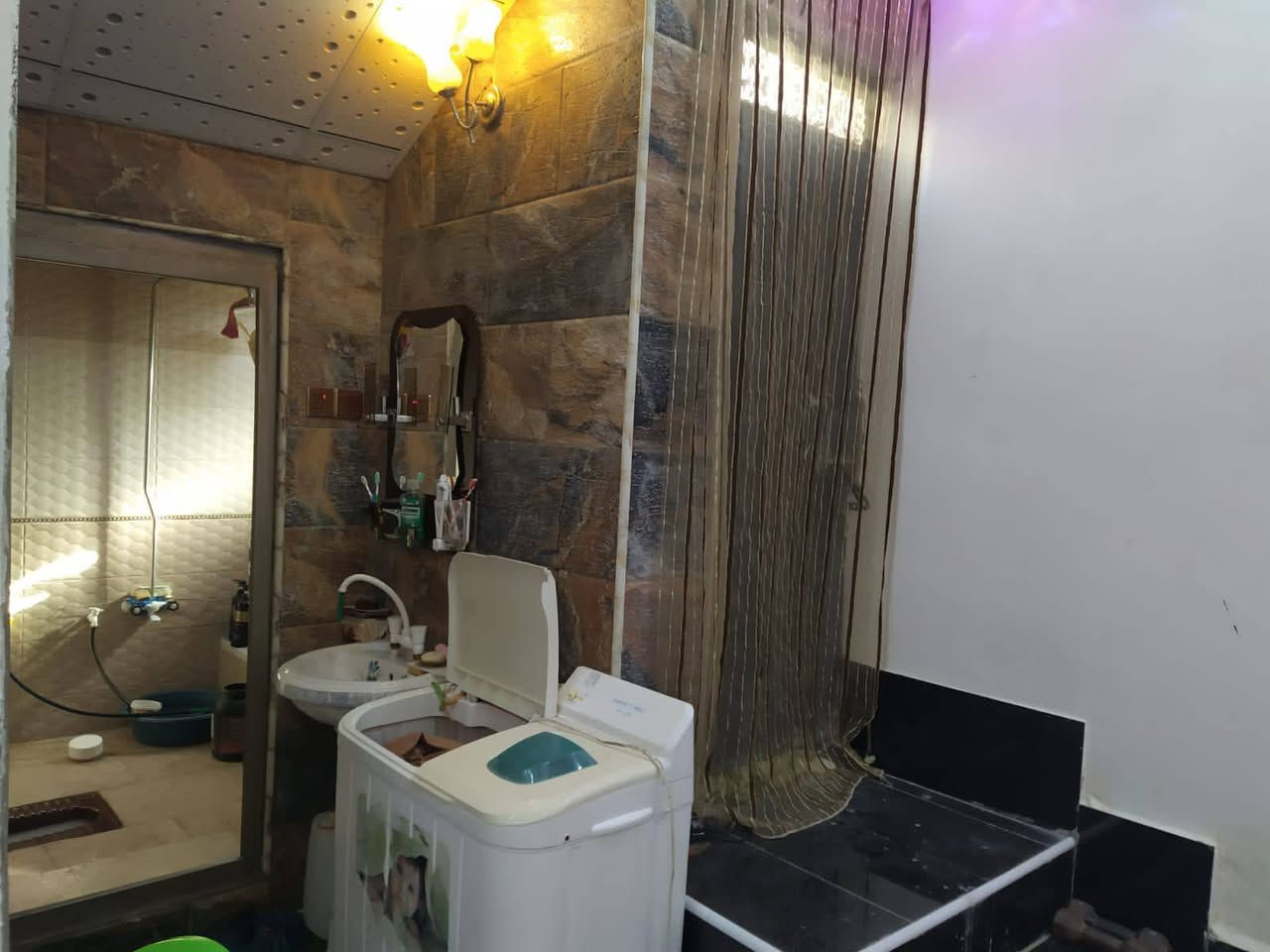 بيت للبيع المساحة 65 متر يحتوي البيت على غرفة وصالة ومطبخ وتخاريج ومنور وبجانب البيت حديقة اساس كونكريت وسقف كونكريت والبناء طابوق عالي عن الشارع البناء جديد الخريطة حديقة ديكور البناء عصري طابو زراعي سند 25 قرار محكمه الموقع كوفة سهلة جانب مجمع الشبيلي 50 متر عن الشارع التبليط عرض الشارع 7 متر السعر 30 مليون وقابل للتفاوض للأستفسار واتساب ***********
مكتب الموسوي للوسائط العقارية مستعدون لأستقبال عروضكم التجارية والزراعية والسكنية بيع وشراء رهان ايجار
