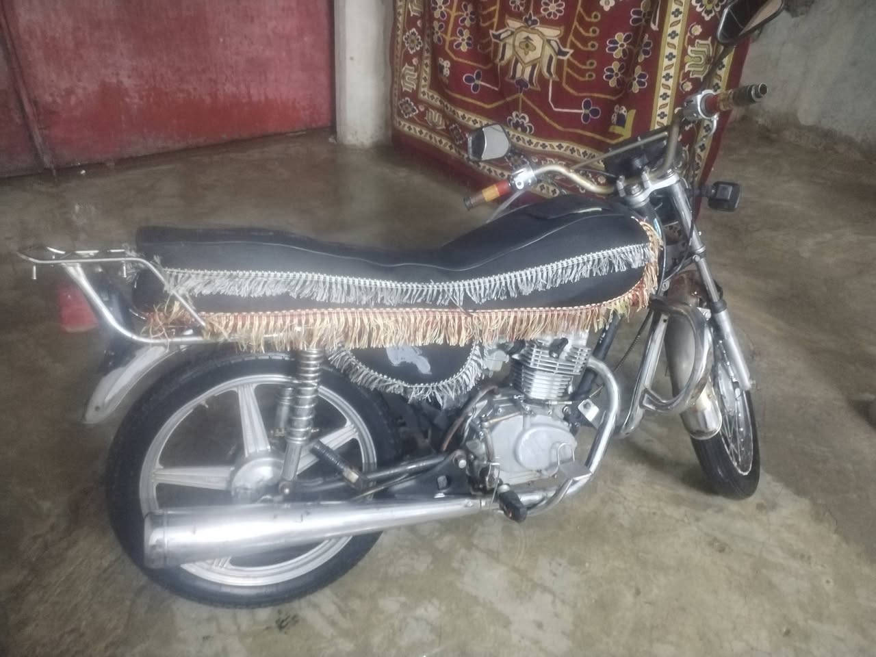 ماطور للبيع اربع كير لاصرف ولا بخار كهربايات كله شغاله محرك أخرس ماطور عيب مابي السعر ٣٥٠ وبي مجال للتواصل على الرقم ***********
