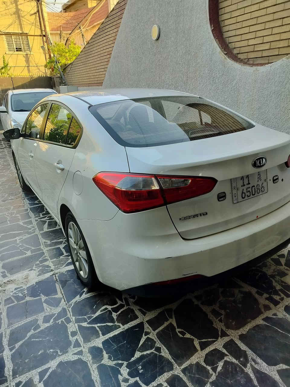 كيا سيراتو خليجي 2016
$110

بيها حادث جاملوغ ايسر وقليل من البنيد  بدون دواخل

والدوسة تحت السائق

تبريد تادفئة شغال 

تخم تاير جديد 

ويل كب 

شاشة وكامرة عمل 

محرك وكير وصدر حالة ممتازة 

رقم بغداد الدولي باسمي

المكان بغداد البلديات

رقم صاحب السيارة 

***********
