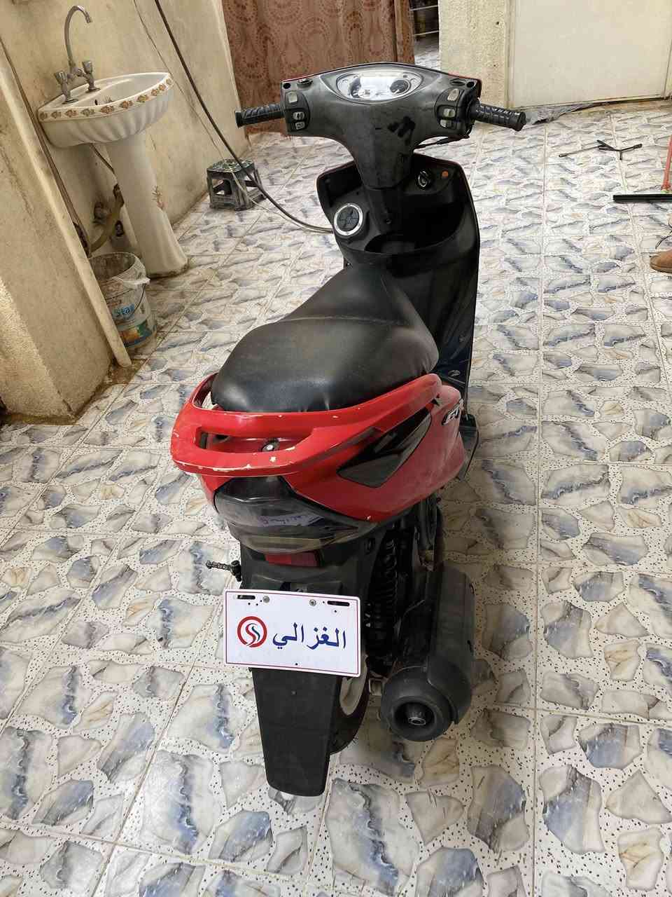 ماكس ثعلب Gtr دراجه نضيف وخير من الله شلعه ومعدل مفوله اي نقص مابيه دراجه شغاله نكره الدراجه بلاديه كله ختم واحد ويه المكينه بوشه 52 بلاد سرعه 140 
كفراته نضيفه وماعايزه شي شغل واطلع مكاني حله شارع 40
للتواصل ***********
