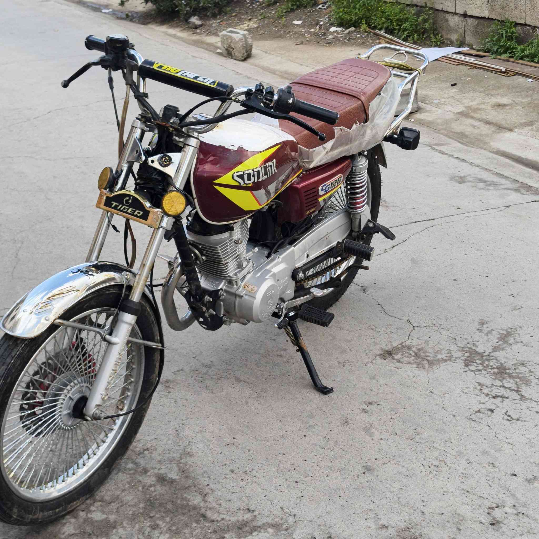 سلام عليكم اخوان عندي هايي دراجة للبيع موديل 2024 محرك مفتوح اخرس كل شي جديد امبدل سعر 375 بي مجال ***********
