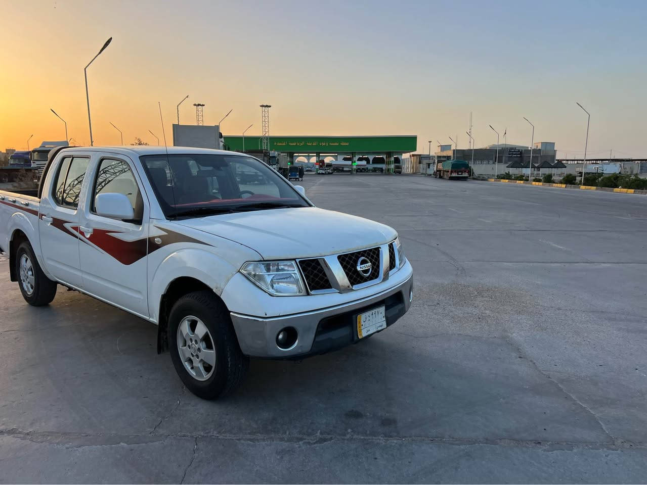 السلام عليكم للبيع نيفاره 2013رقم بصره تحويل ثاني يوم سياره جاهزه مكينه كير حداده تخم تاير تبريد ثلج تحكمات استيرن شاشه وكامره اشاره بل مري سياره جاهزه ما تصرف عليه الف العنوان البصره ***********  
السعر 90وبيه مجال
