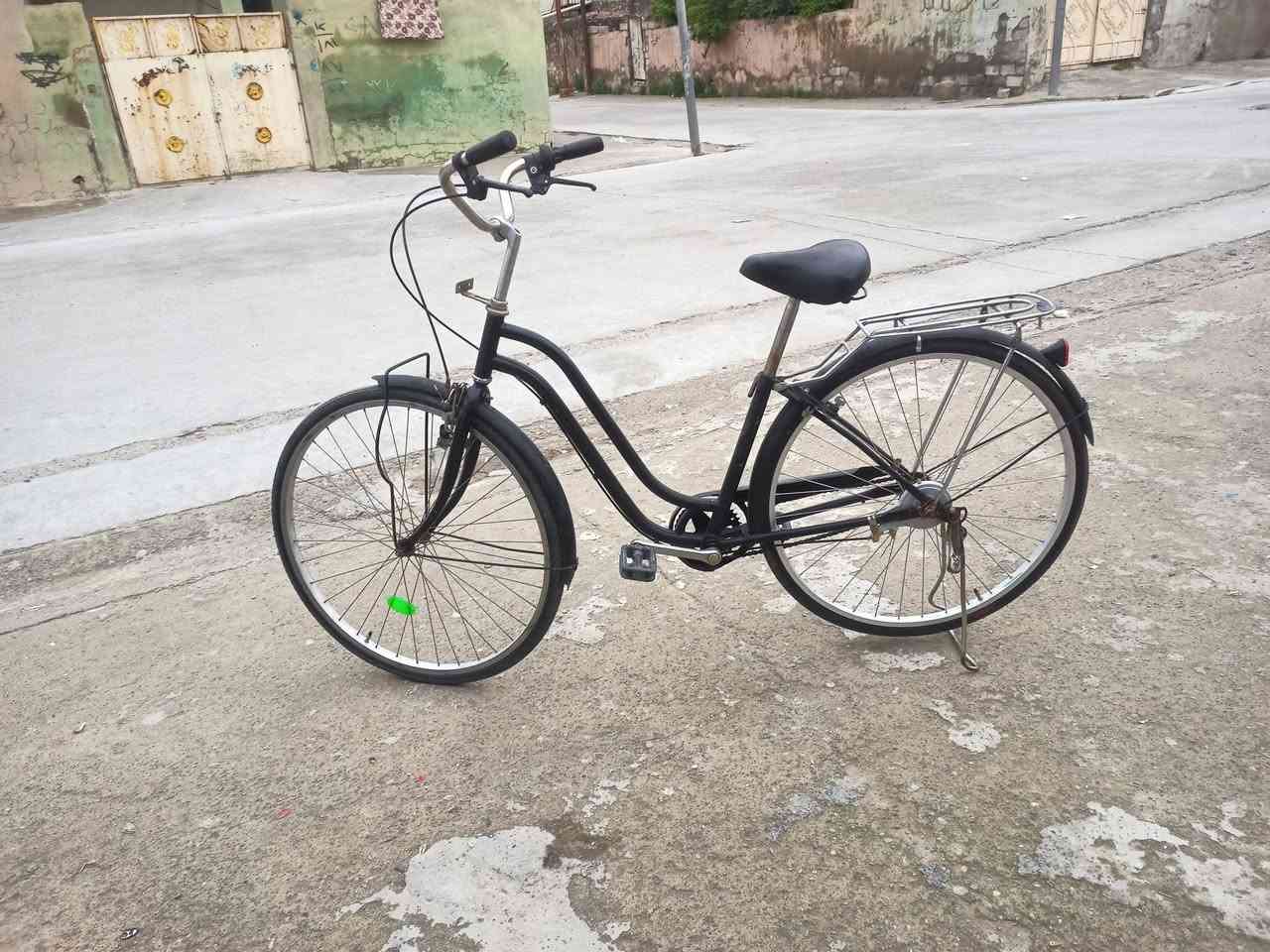 سلام عليكم اخوان بايسكل للبيع اي عيب مابي 
حجم 27 
سعر 80 بي مجال قليل


**إذا كنت صاحب هذا الإعلان وتريد حذفه لأي سبب، رجاءا أرسل رسالة إلى الدعم الفني**