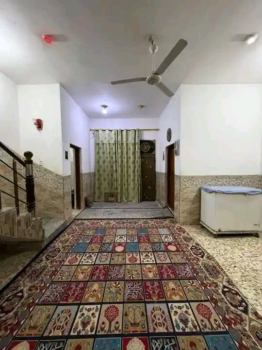 اعلان 
بيت بالشرجي  مساحه 150 م
الواجهه 14. ونزال 11
 مقابيل. مطعم شاطى الفرات 
يتكون من طابقين 
ط 1 يتكون من غرفتين وصاله ومطبخ واستقبال 
وصحيات داخليه وخارجيه 
ط2  يتكون من غرفتين وصاله وصحيات 

بسعر 140 مع المجال 
 تفاصيل اكثر مراجعه مكتب الساعي للعقار
او الاتصال بالارقام التاليه 
***********
***********
***********
 عنوان المكتب سايدين حي الشرطه مقابيل اسواق ريتاج 🧿
