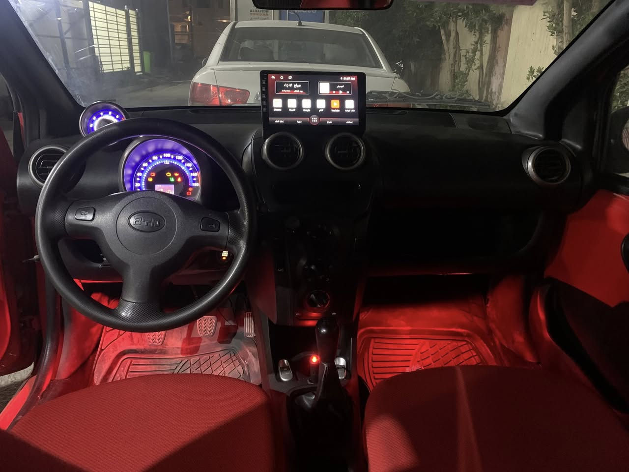 إسلام عليكم بي واي دي موديل 2013 ماشيه ١١٠ سياره مقفوله من التبديل والصبغ شاشه بصمه زنون عالي مابيه كل نقص تبريد ثلج كير عادي ارقام سنويه هزه كله جديد بسمي  عارضه ٣٨ بيه مجال بسيط مكاني الدوره شارع ٦٠ رقم هاتف ***********
