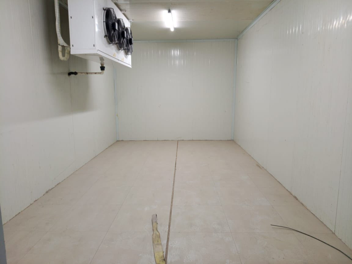 للبيع بسعر مناسب جداً 

جهاز براد ايطالي 12 طن 3 مروحه 
سندويج 10 ملم ضد الحريق 
الطول 13.5 متر 
العرض 3.6 متر 
مقطوع غرفتين مع انابيب جاهزه 
مكون 2 باب قاصه 
مستخدم شهر ونص فقط
انابيب روطه عدل بدون تحريم تقريباً كل انبوب طوله 25 متر
استخدام قليل جداً نضافة 100%

لمعرفة التفاصيل الاتصال على ***********
