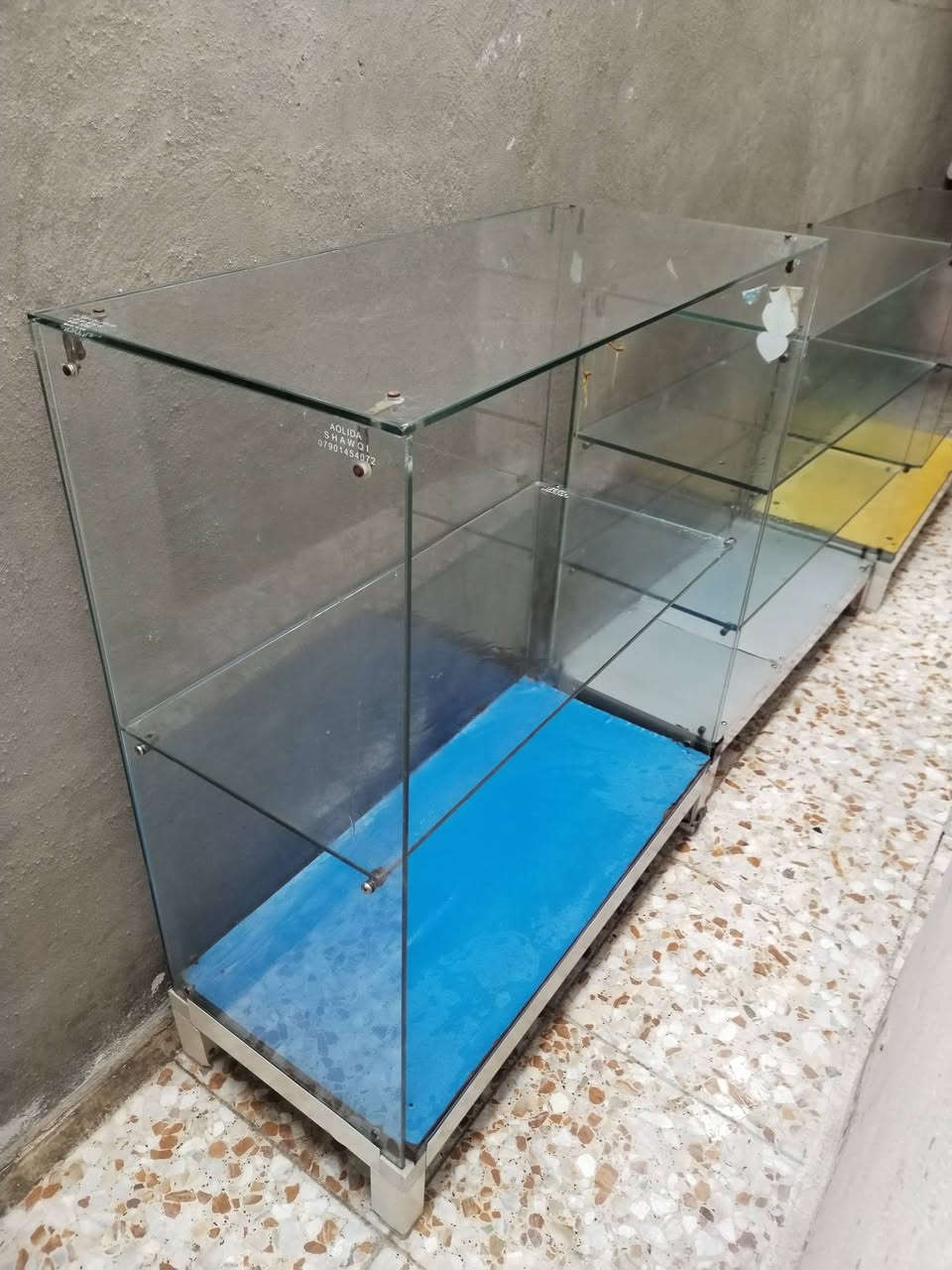 فاترينات عدد ٤ للبيع الشاري يتصل على الرقم *********** او خاص
