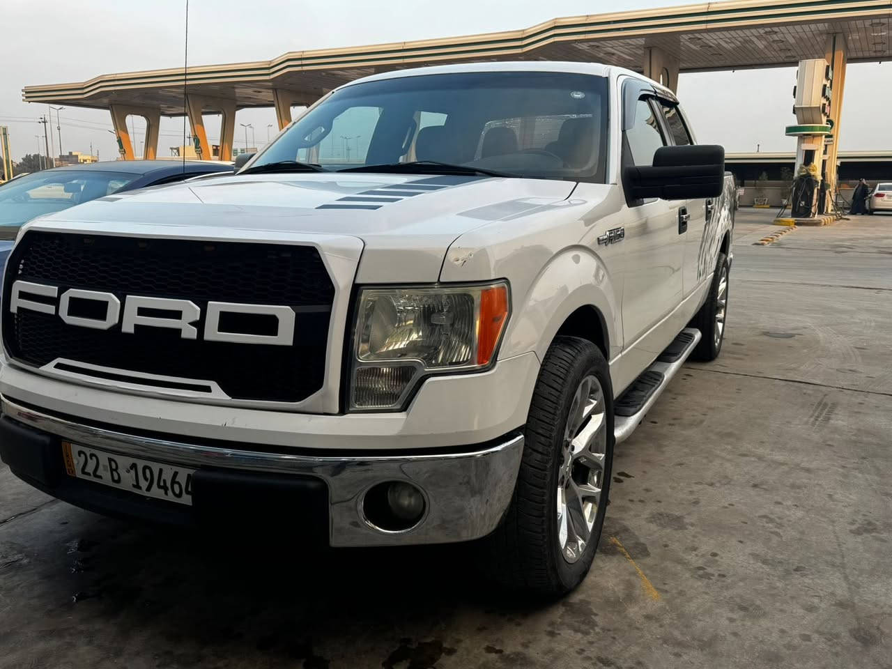 🔥 للبيع فورد F150 موديل 2011 🔥

سيارة قوية ونظيفة وجاهزة للاستخدام بدون أي مصاريف.

✅ وارد خليجي  
✅ محرك 8 سلندر 5000 قوي وأداء عالي  
✅ توويل (دفع خلفي)  
✅ صبغ تجميلي باب السائق فقط بدون دواخل  
✅ بدون إيربك مفتوح وبدون أي إشارة سيرفس  

المواصفات:  
• باب طويل بدي قصير  
• ويل 18 مال جمسي حديث  
• تخم تايرات جديد  
• شاشة + كاميرا خلفية  
• كشن منفصل  
• درج في باب البدي لسهولة الاستخدام  
• منظومة غاز 80 لتر (اقتصادية بالصرف)

⚙️ الحالة:  
المكينة، الكير، التبريد والتدفئة كلها تمام وجاهزة.

📄 السنوية: أربيل باسمي – تحويل مباشر  
📍 المكان: بغداد

💰 السعر: 150

📞 الاتصال: ***********
