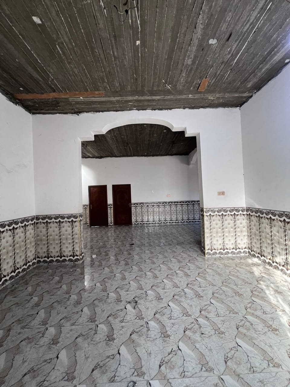 هذا البيت يمتاز بمساحة 600م
هذا البيت يمتاز بمساحة 600م

وقف سني مسجل اصولي #سنوياً 100الف

إبي الخصيب - باب طويل - شارع سيد عوده

#السعر :: 85 مليون قابل للتفاوض.

واجهة البيت شارع تبليط 10م والخلف نهر واسع ونضيف

#يحتوي :: كراج واسع مع حديقة مع منور محيط البيت 

مدخل كلدور ومدخل مطبخ إضافة إلى صالة واسعة جداً

موزع الغرف معزول عن الصالة / مع غرفتين منام .

صحيات داخلية وخارجية / اساس وسقف كونكريت .

#للأستفسار :: ***********
