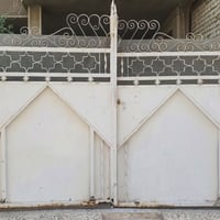 باب حديد • ثقيل • طلاكتين